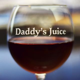 Engraved Daddy's or Mommy's Sipper Balloon Wine Glass